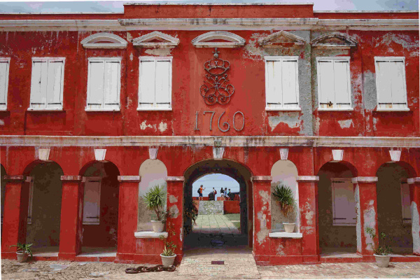 Das rote Fort der Dänen in Frederiksted auf St. Croix
